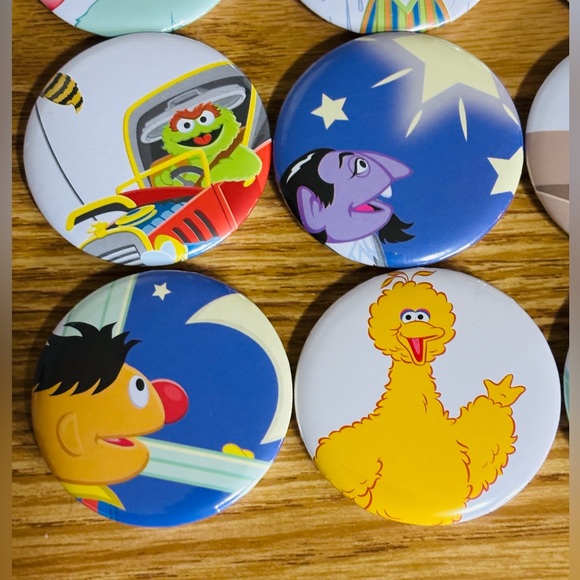NEW Sesame Street Character Button Set - Picture 6 of 13